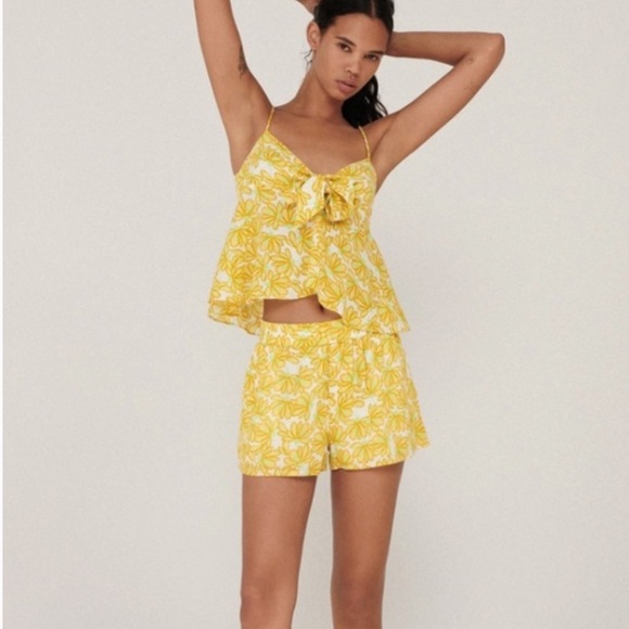 Zara Pants - Zara top strappy flutter top short set yellow print